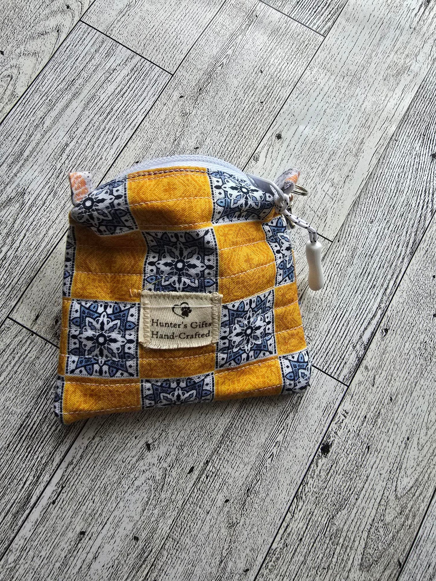 From tiny essentials to big adventures—we’ve got a bag for that.
Organized, stylish, and totally functional—our handmade bags are crafted with care in a variety of sizes to fit your life. Whether you're stashing keys and coins or packing up your on-the-go beauty kit, there's a pouch that’s just right.