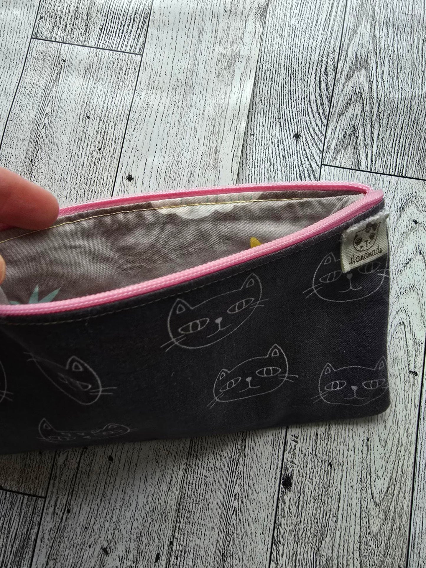 Medium Coin Purse Grey with White Cat: Pink Top Zipper and super fun liner