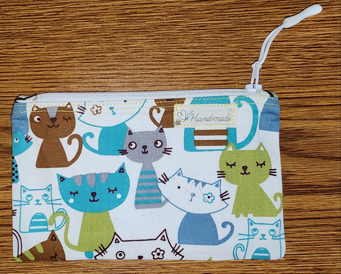 Medium Sized Cat purse: Coin/money purse: Make-up travel pouch: pens/pencils: fun cat print with white top Zip and fun liner