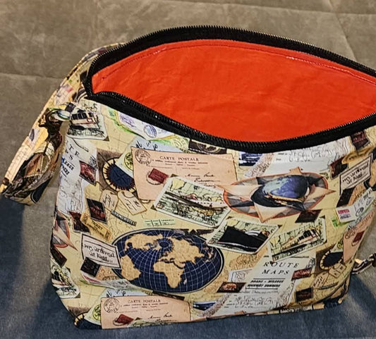 ✈️ Ready for your next adventure? Stay stylish and secure with our Travel-Themed RFID Purse!
