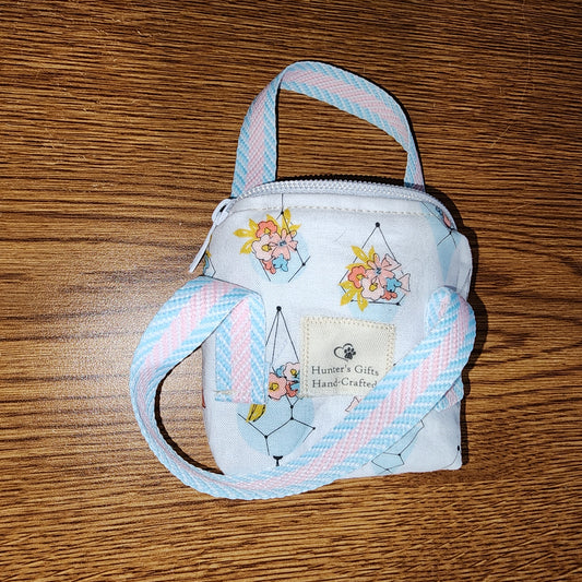 Mini tote cute little tote: white with succulents: cute lining: hold your keys, lip balm money and more. Cute fun sized.